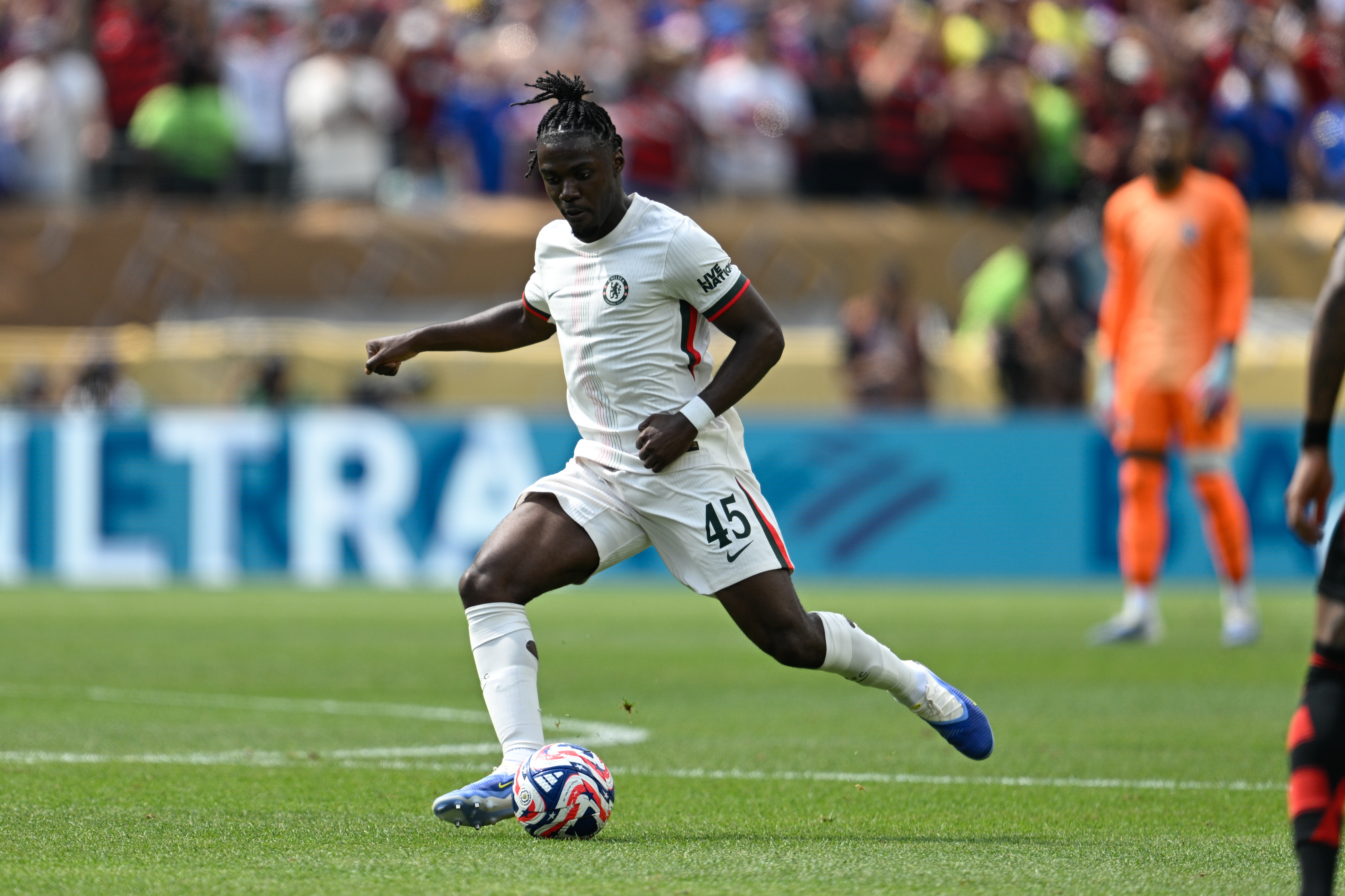 实时更新-6210万玻璃人！22岁拉维亚加盟切尔西后9次受伤，2年半仅出场30次