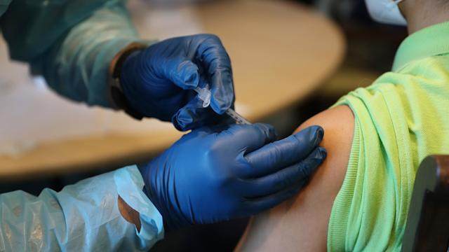 LOL投注-美国疫情形势依旧没有好转 疫苗成新赛季通行证