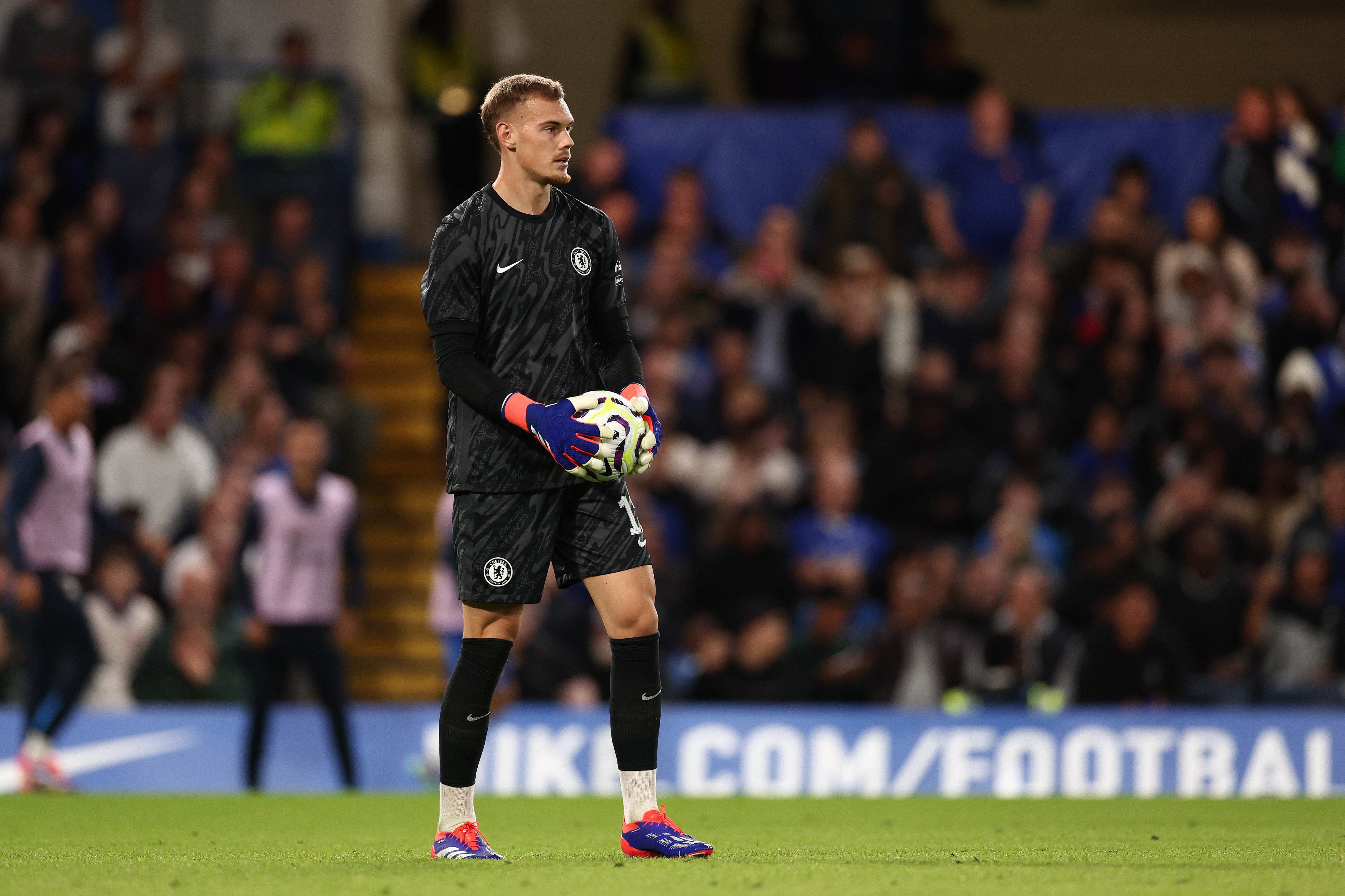 LOL投注-天空体育:切尔西二门约恩森吸引多队关注,但蓝军不打算放人