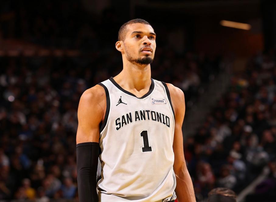 英雄联盟-文班12+8+5落选秀6记三分，波特两双难救主，马刺破网豪取11连胜