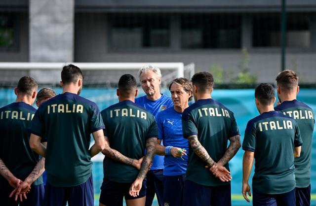1624156121184091648.jpg Mancini-Italy-training.jpg